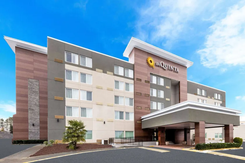 La Quinta Inn by Wyndham Lynnwood - Image 1