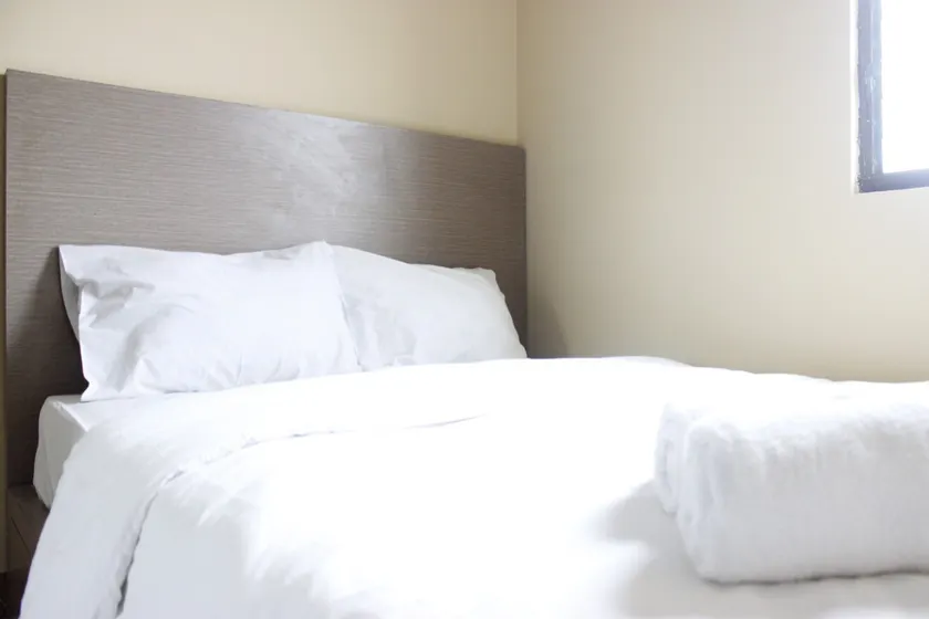 Minimalist 3BR Gateway Ahmad Yani Cicadas Apartment By Travelio - Image 1