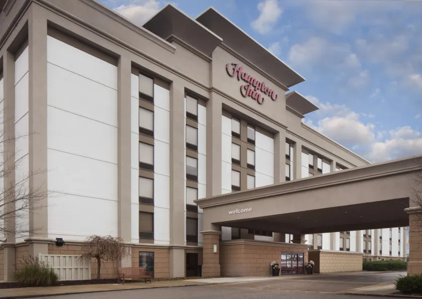 Hampton Inn Charleston-Southridge - Image 1