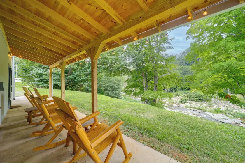 Outdoor Kitchen! 'the Hobbit House' on Elk River - Image 1