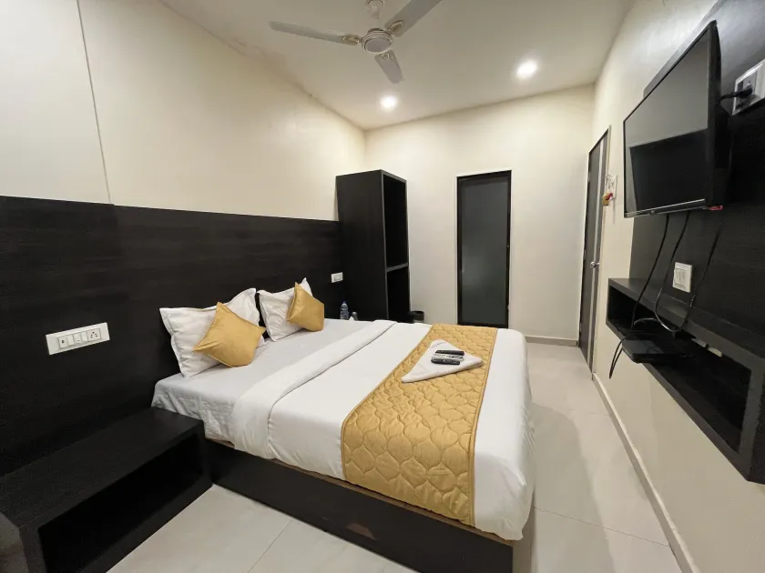 Hotel Wind Flower Regency - Near Kokilaben Hospital - Image 1