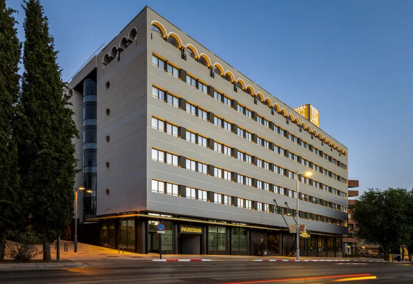 Hotel Granada Center - Image 1
