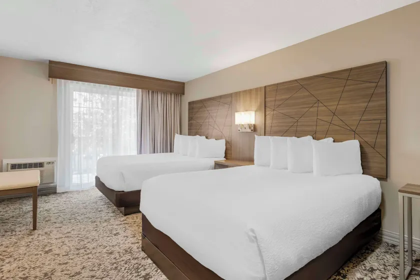 Best Western Plus Grand Manor Inn - Image 1