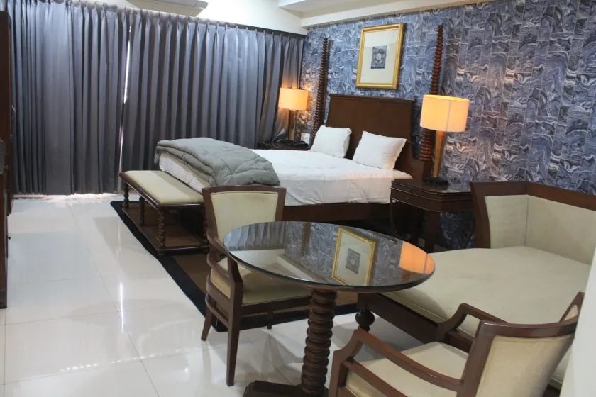 Royal Palace Hotel Surat Velanja - Image 1