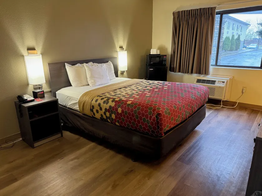Budget Inn - Image 1
