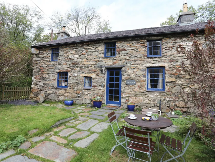 Llwyn Bedw - Image 1