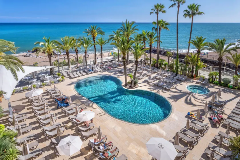 Caprici Beach Hotel & Spa - Image 1