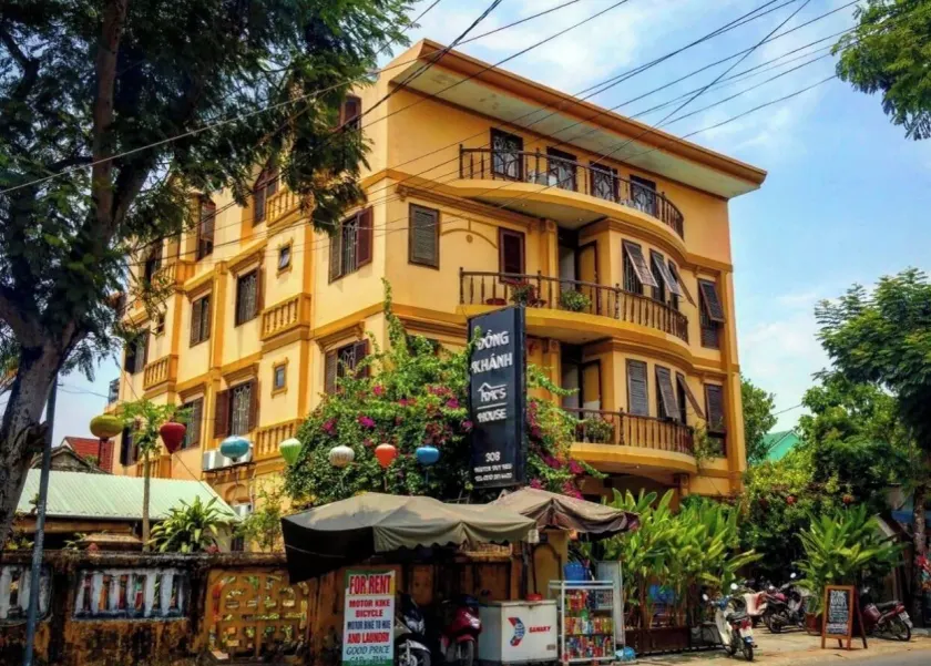 DK's Backpacker Hotel - Image 1