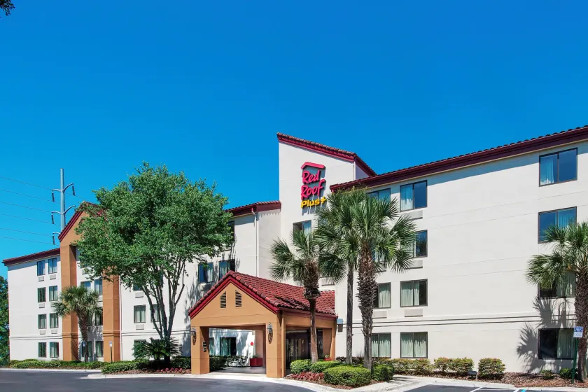 Red Roof Inn PLUS + Gainesville - Image 1