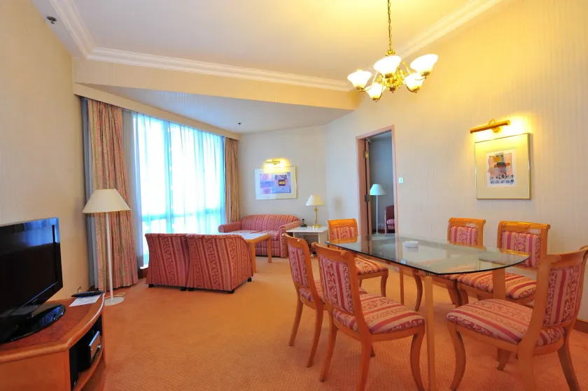 Kornhill Apartments - Image 1