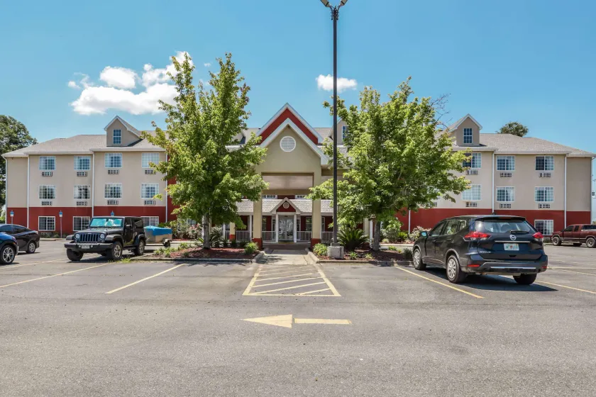 Econo Lodge Inn & Suites Marianna South - Image 1