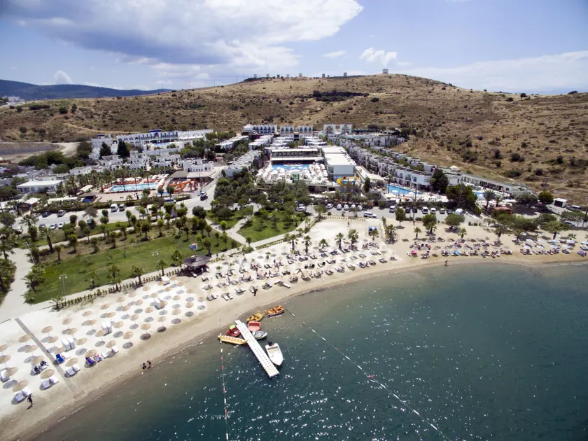 Jasmin Beach Hotel - Image 1