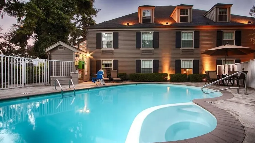 Wingate by Wyndham Bellingham Heritage Inn - Image 1