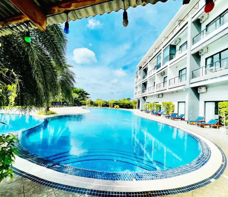 KEP BAY HOTEL & RESORT - Image 1