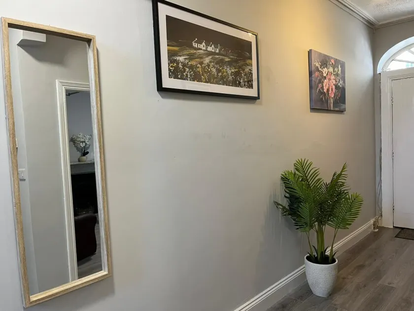 Shamrock Inn - Interior entrance