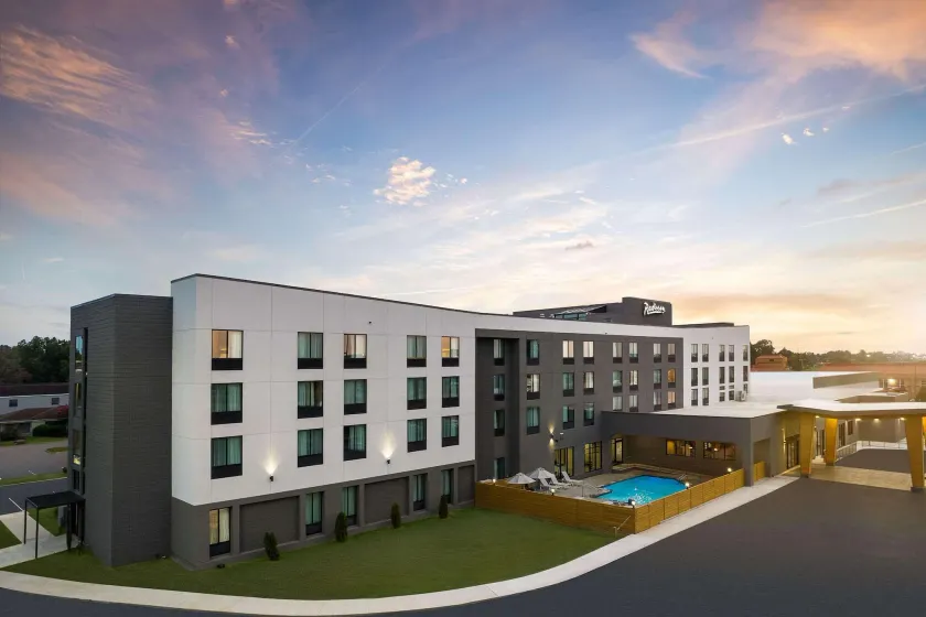 Radisson Hotel West Memphis - Image 1