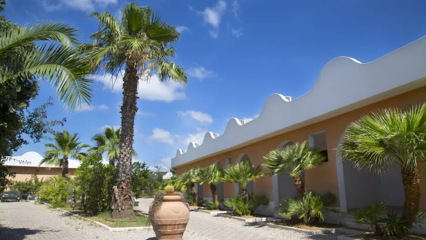 Garden Hotel Ripa - Image 1