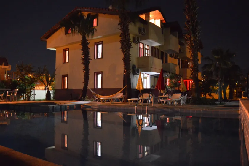 Erasmus Apart Hotel - Image 1