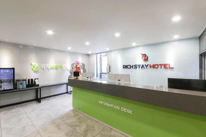 Rich stay hotel - Rezeption