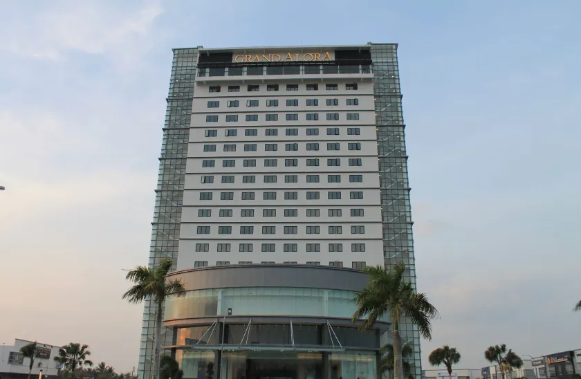 Grand Alora Hotel - Image 1