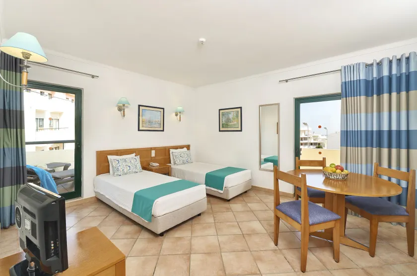 Oceanus Aparthotel - Image 1