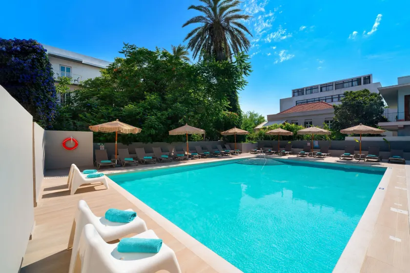 Amphitryon City Hotel - Image 1