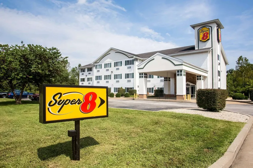 Super 8 by Wyndham Union - Image 1
