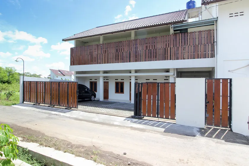 Griya Izzara Guest House Syariah - Image 1