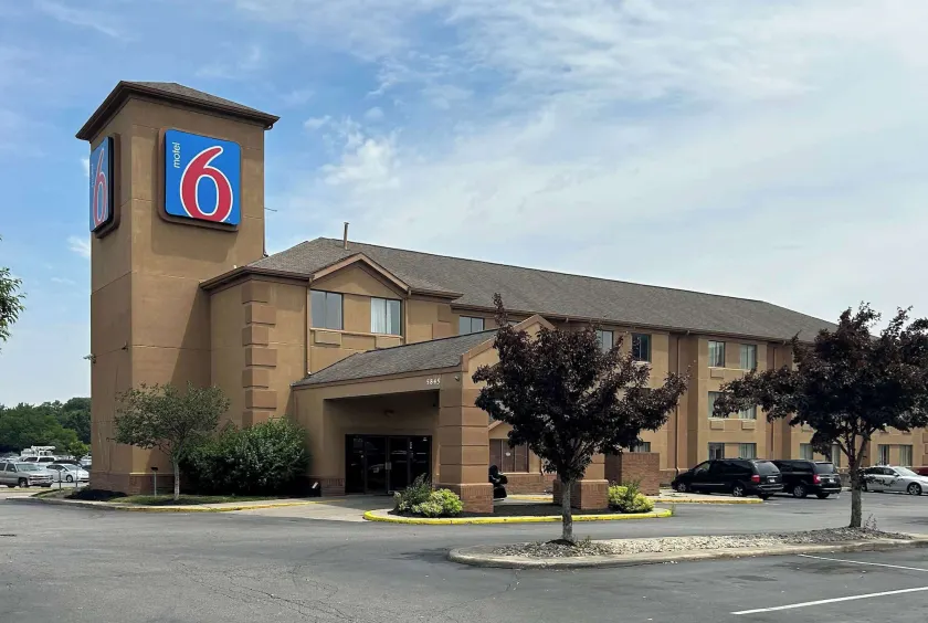 Motel 6-Indianapolis, IN - Airport - Image 1
