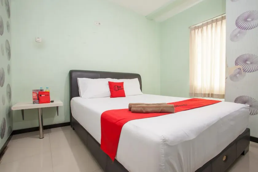 RedDoorz @ Raya Tidar - Image 1