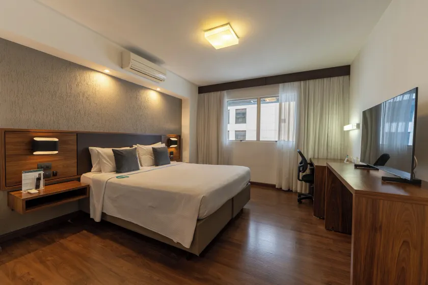Hotel Deville Curitiba - Image 1