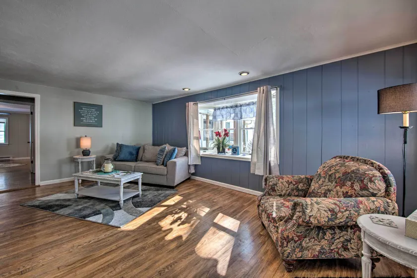 Idyllic Manor Farm Cottage: 3 Mi to Chambers Lake! - Image 1