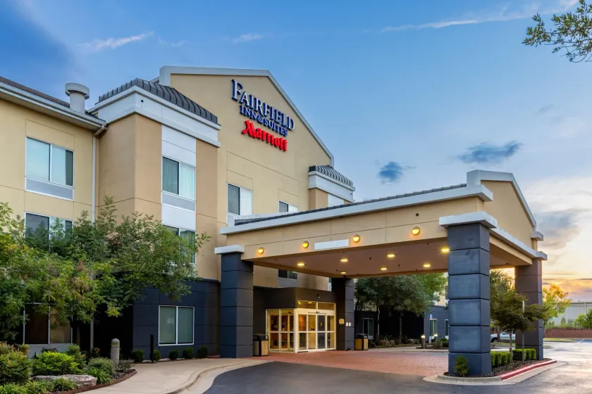 Fairfield Inn & Suites by Marriott Edmond - Image 1