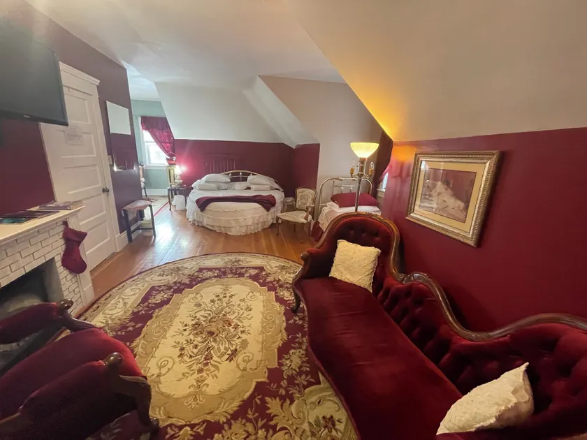 Wakamow Heights Bed and Breakfast - Image 1