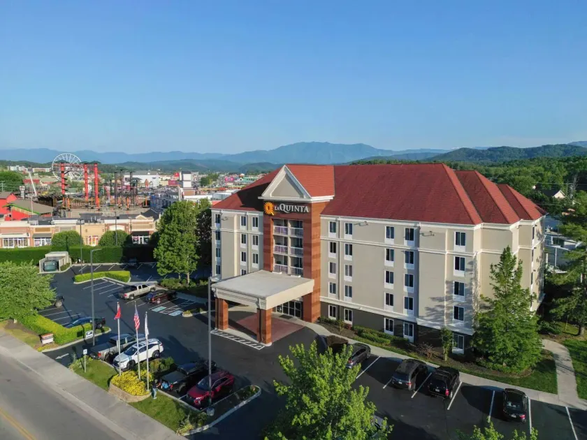 La Quinta by Wyndham Pigeon Forge - Image 1