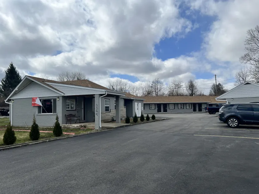 Oxford Inn - Image 1