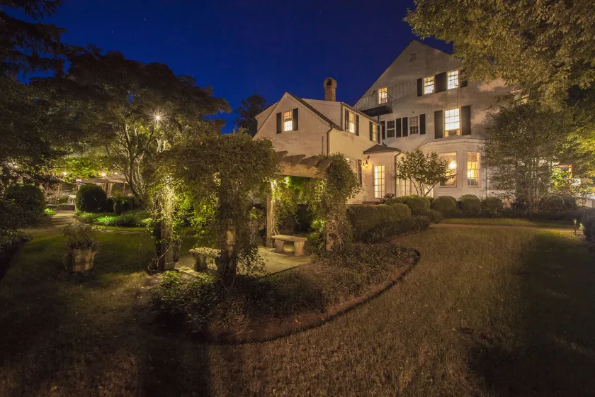 The 1770 House Restaurant & Inn - Image 1