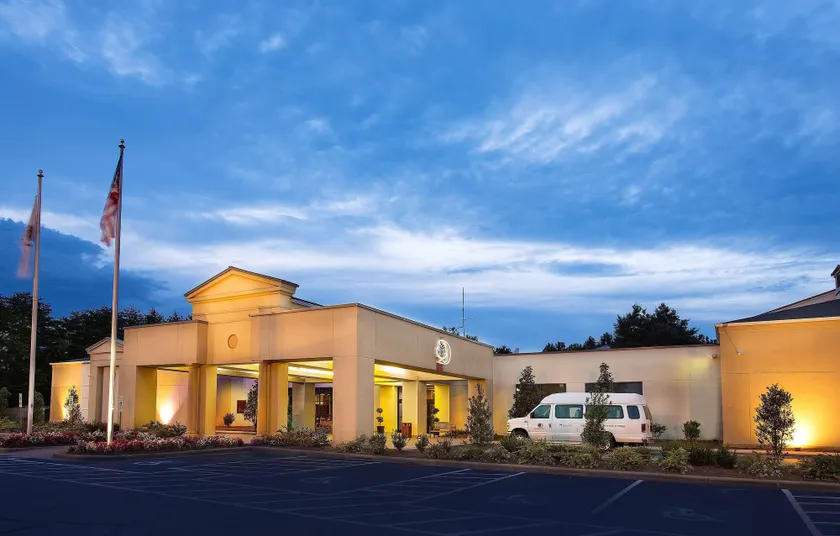 DoubleTree by Hilton Charlotte Airport - Image 1