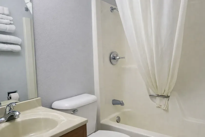Algona Inn - Image 1
