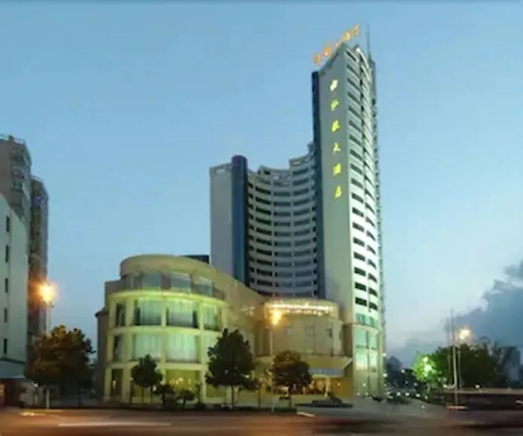 Hongyi Hotel Wuhan University - Image 1