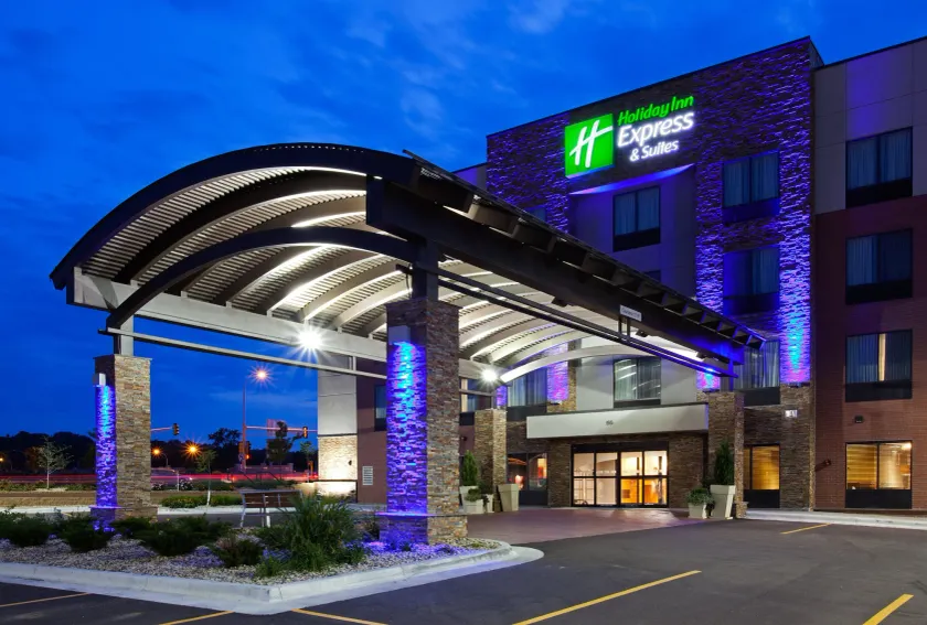 Holiday Inn Express and Suites Rochester West-Medical Center by IHG - Image 1