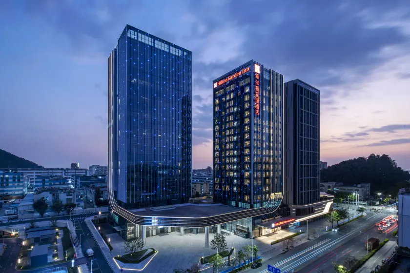 Hilton Garden Inn Shenzhen Airport - Image 1