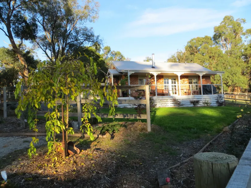 Honeyeater Cottage - Image 1