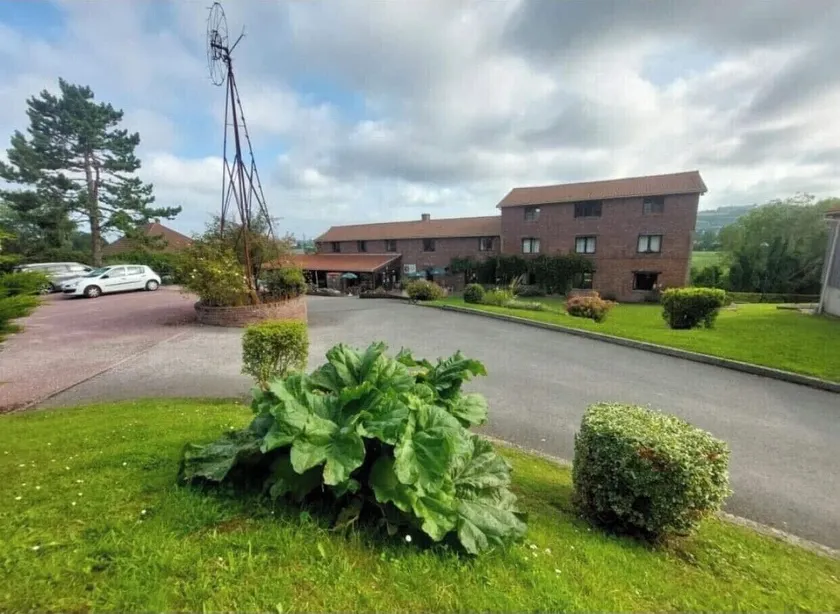 Hôtel Restaurant l’Éolienne - Image 1