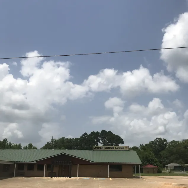 Linder Motor Lodge - Image 1
