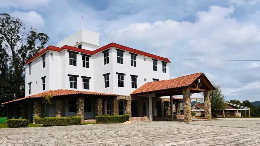 Hotel Renacer - Image 1