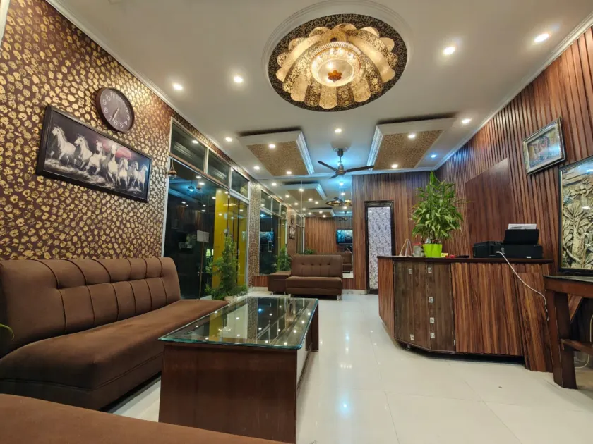 Hotel Downtown Kangra - Image 1