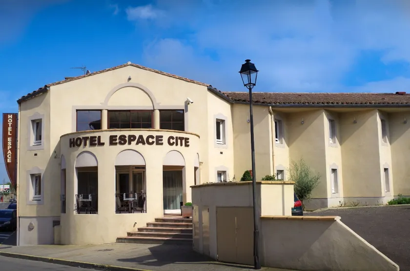 Inter-Hôtel Espace Cité - Image 1
