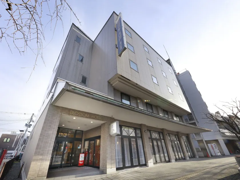 Blossom Hotel Hirosaki - Image 1