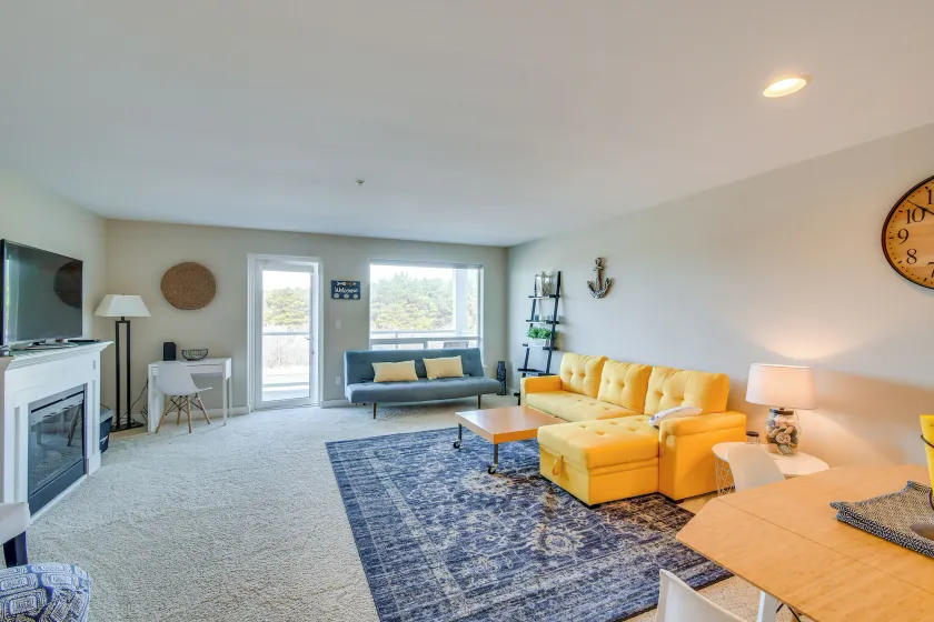 Westport Vacation Rental: Walk to Beach! - Image 1